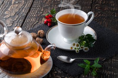 Eski arka plan üzerinde çay