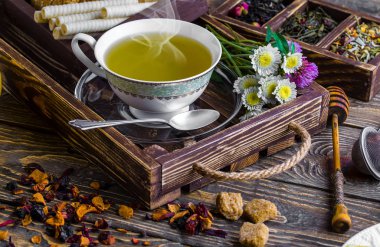 Eski arka plan üzerinde çay