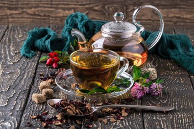 Eski arka plan üzerinde çay