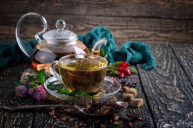 Eski arka plan üzerinde çay