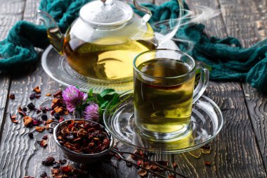 Eski arka plan üzerinde çay