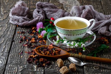 Eski arka plan üzerinde çay