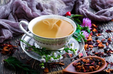 Eski arka plan üzerinde çay