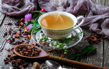 Eski arka plan üzerinde çay