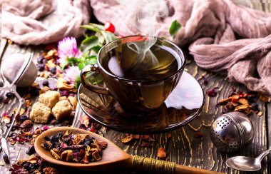 Eski arka plan üzerinde çay