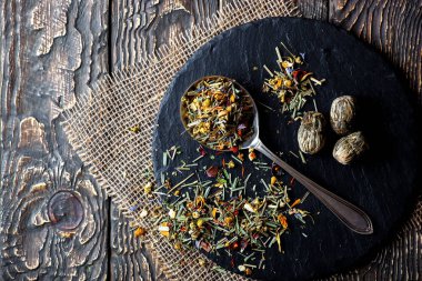 Eski arka plan üzerinde çay