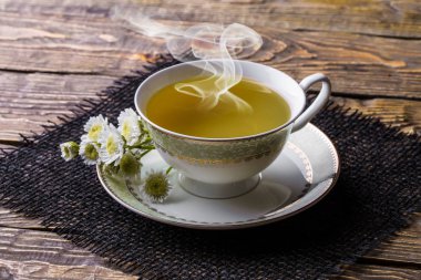 Eski arka plan üzerinde çay