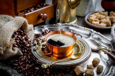 Eski arka plan üzerinde kahve siyah