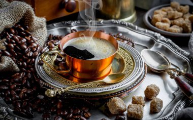 Eski arka plan üzerinde kahve siyah