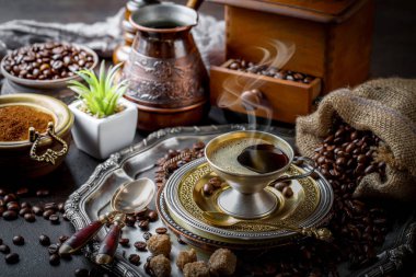 Eski arka plan üzerinde kahve siyah