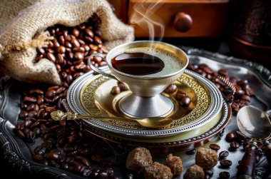 Eski arka plan üzerinde kahve siyah