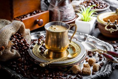 Eski arka plan üzerinde kahve siyah