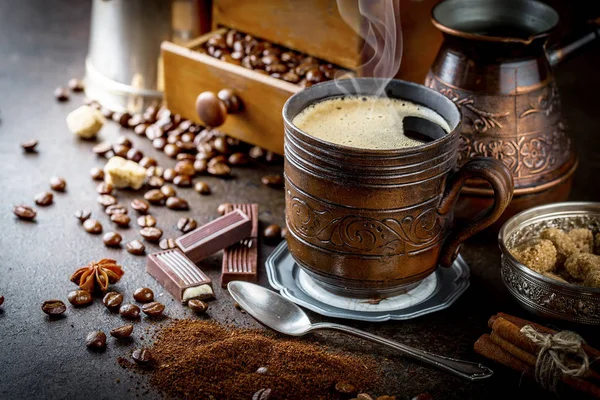 Café Negro Sobre Fondo Viejo — Foto de Stock