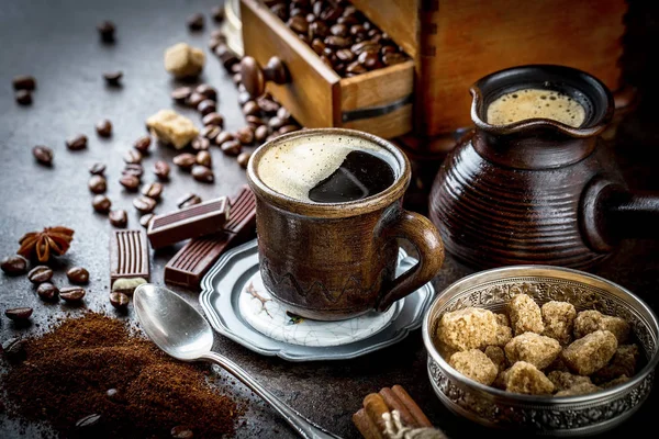 Café Negro Sobre Fondo Viejo — Foto de Stock