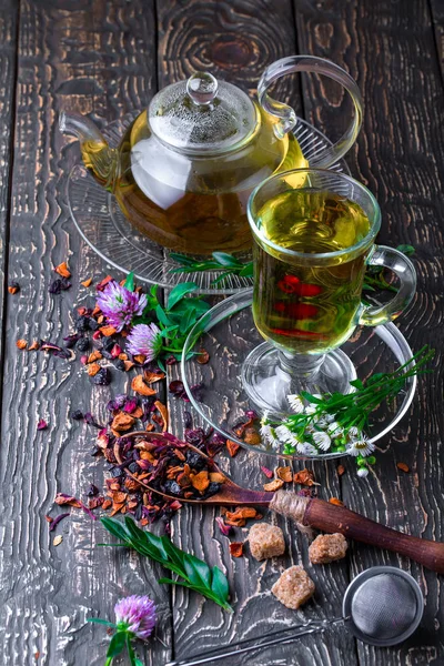 Eski arka plan üzerinde çay