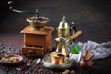 Eski arka plan üzerinde kahve siyah