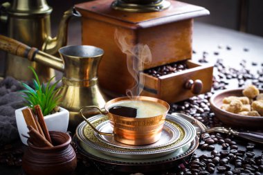 Eski arka plan üzerinde kahve siyah