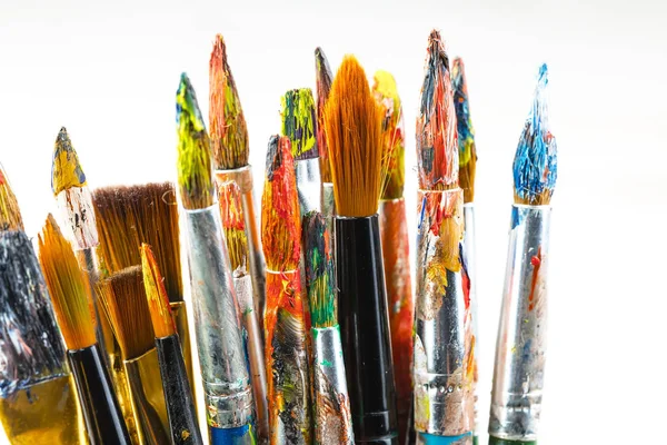 Boya fırçaları ve çizim için boyalar.