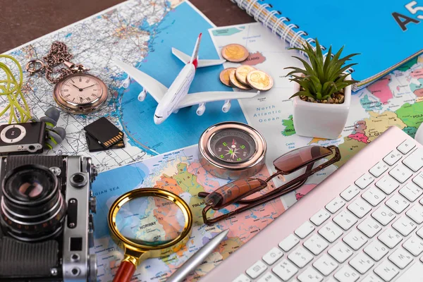 Items Accessories Traveler Old Background Table — Stock Photo, Image