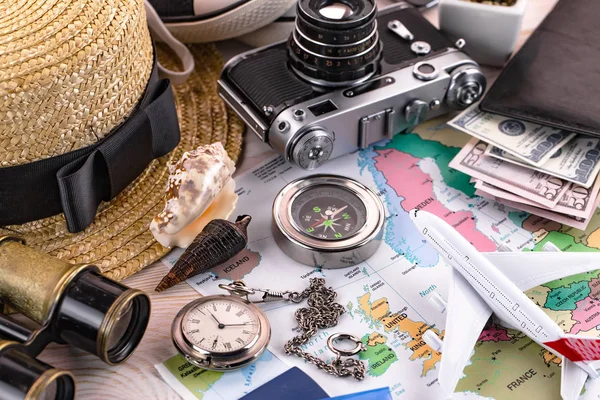 Artículos Accesorios Para Viajero Fondo Viejo Sobre Mesa — Foto de Stock