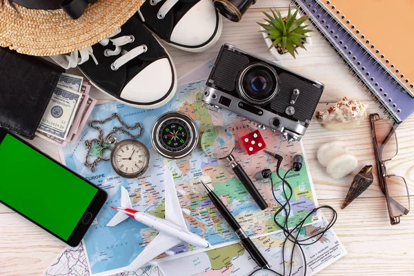 Itens Acessórios Para Viajante Sobre Fundo Velho Mesa — Fotografia de Stock