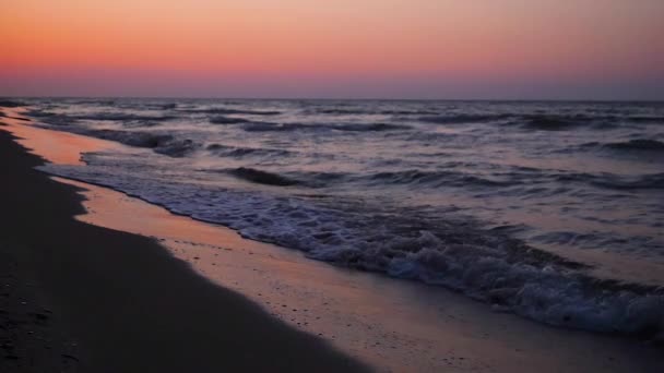 海の朝のビーチの日の出 — ストック動画