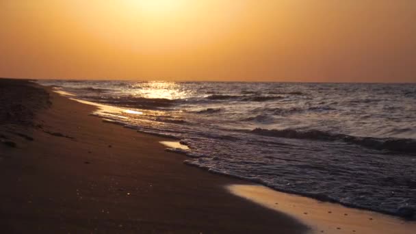 Ανατολή Του Ήλιου Πάνω Από Θάλασσα Πρωινή Παραλία — Αρχείο Βίντεο