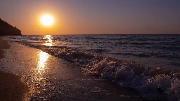 Wschód Słońca Nad Morzem Porannej Plaży — Zdjęcie stockowe