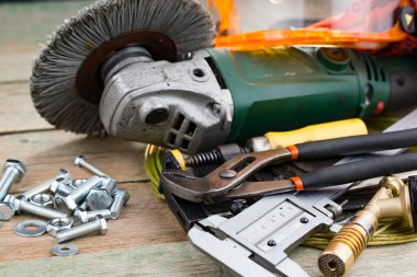 Eski arkaplanda farklı araçlar.