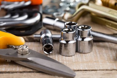 Eski arkaplanda farklı araçlar.