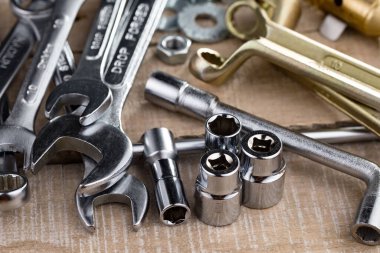 Eski arkaplanda farklı araçlar.