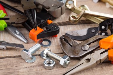 Eski arkaplanda farklı araçlar.