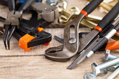 Eski arkaplanda farklı araçlar.