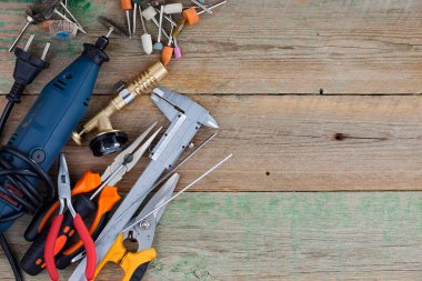 Eski arkaplanda farklı araçlar.