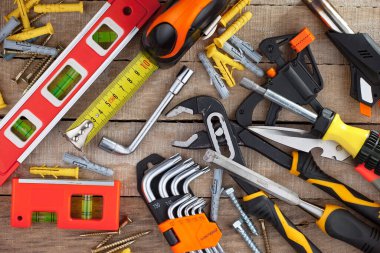 Eski arkaplanda farklı araçlar.