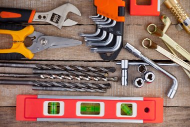 Eski arkaplanda farklı araçlar.