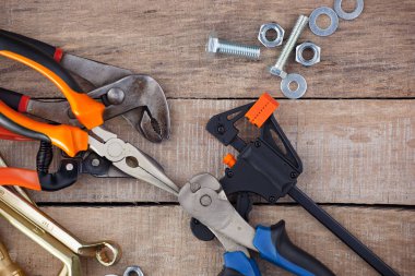 Eski arkaplanda farklı araçlar.