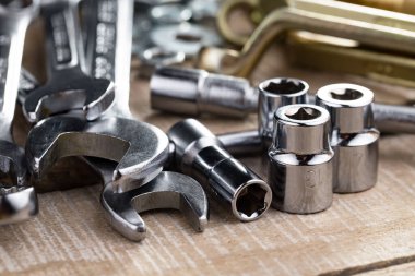 Eski arkaplanda farklı araçlar.