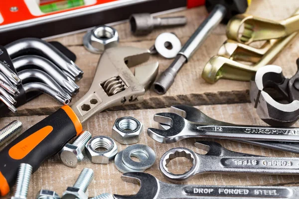 Eski arkaplanda farklı araçlar.