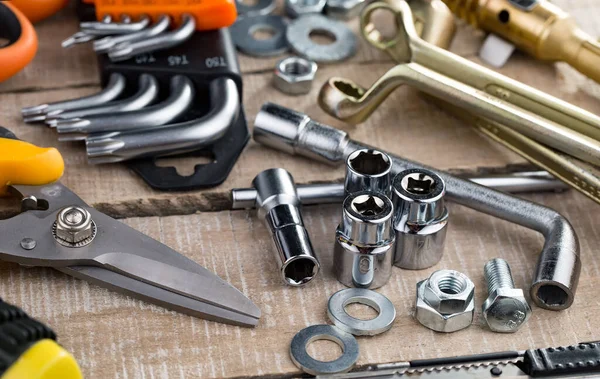 Eski arkaplanda farklı araçlar.