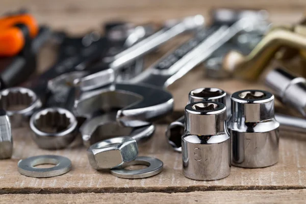 Atölyede çalışmak için çeşitli araçlar.