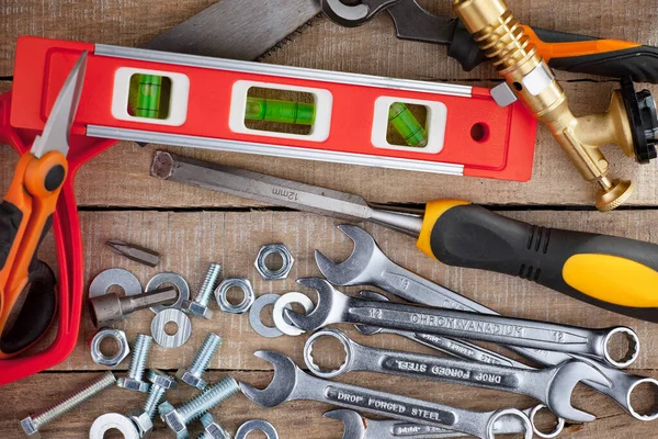 Atölyede çalışmak için çeşitli araçlar.