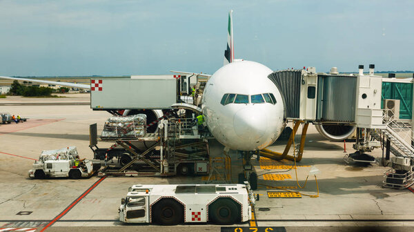 loose luggage and narrow body aircraft