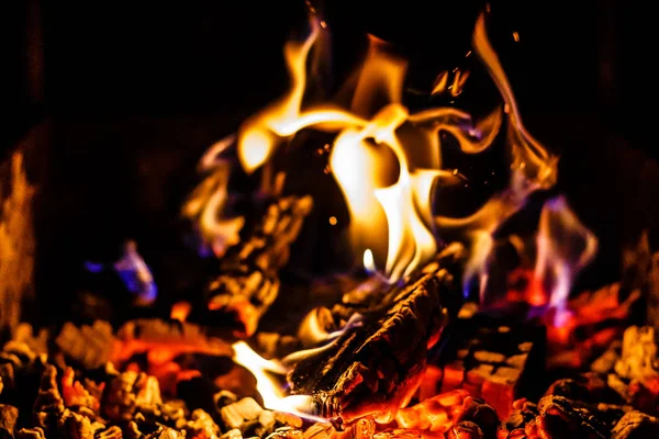 宏观纹理 壁炉中燃烧原木的火焰 — 图库照片
