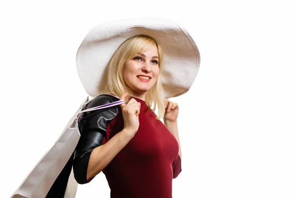 Alışveriş Torbaları Üzerinde Beyaz Bir Arka Plan Izole Kadın Yaz — Stok fotoğraf