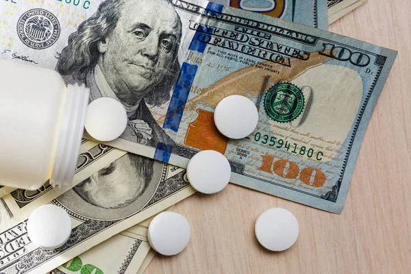 Λευκό Χάπια Ασβέστιο Βιταμίνη Συμπλήρωμα Ιατρική Δισκία Δολάριο Τραπεζογραμμάτιο Μακροεντολής — Φωτογραφία Αρχείου