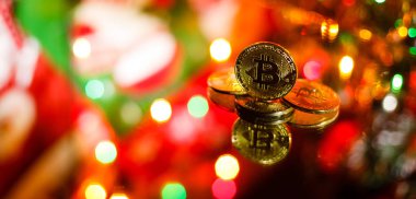 Kırmızı Noel zemin üzerine altın bitcoins