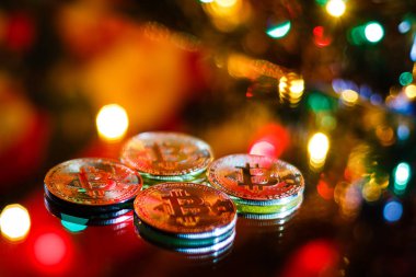 Kırmızı Noel zemin üzerine altın bitcoins