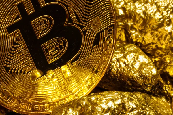 Monety Złote Bitcoin Kopiec Złota Bitcoin Kryptowaluta Biznesu — Zdjęcie stockowe