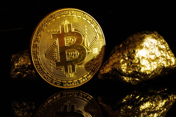 Goldene Bitcoin Münze Und Hügel Von Gold Bitcoin Kryptowährung Geschäftskonzept — Stockfoto